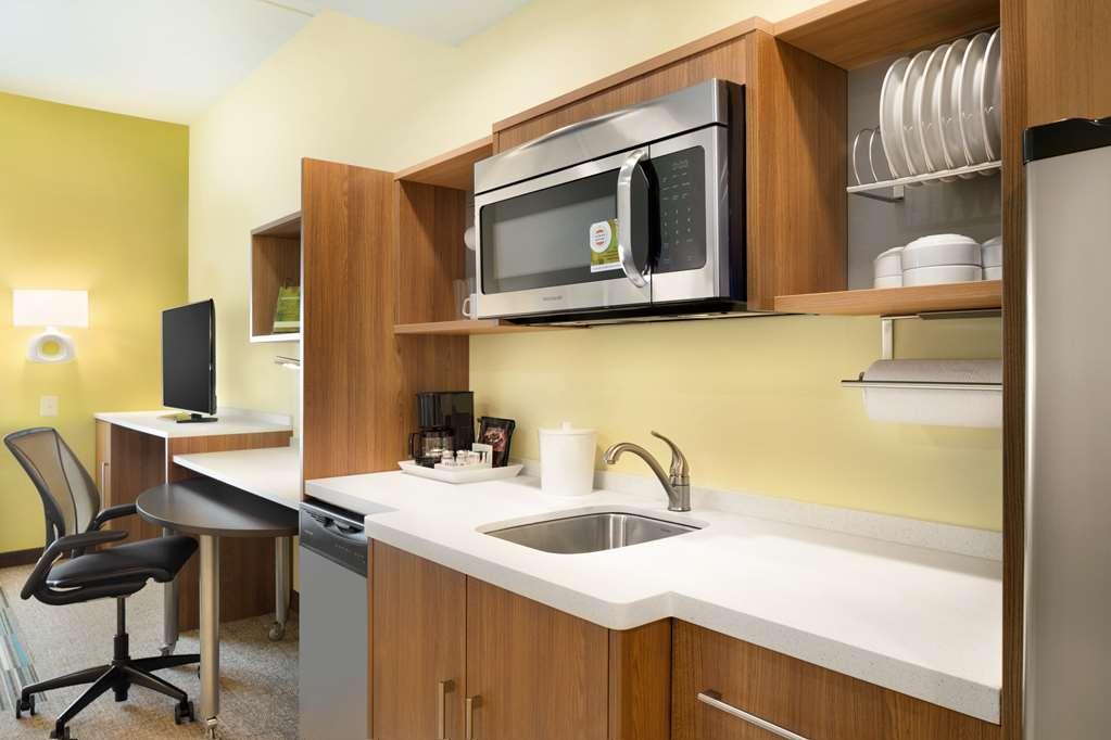 Home2 Suites By Hilton Charlotte Airport Номер фото